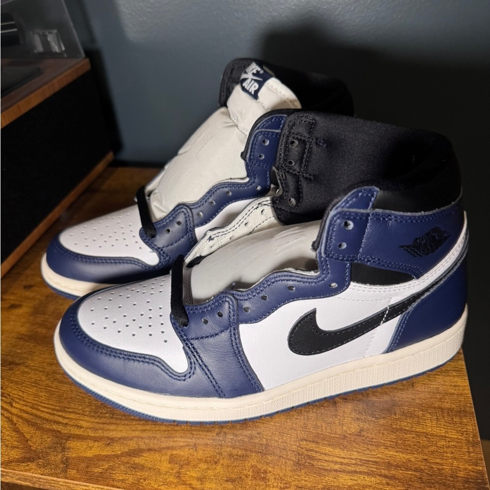 (2024) JORDAN 1 RETRO HIGH OG "MIDNIGHT NAVY" SIZE 6.5 Men / 8 Women